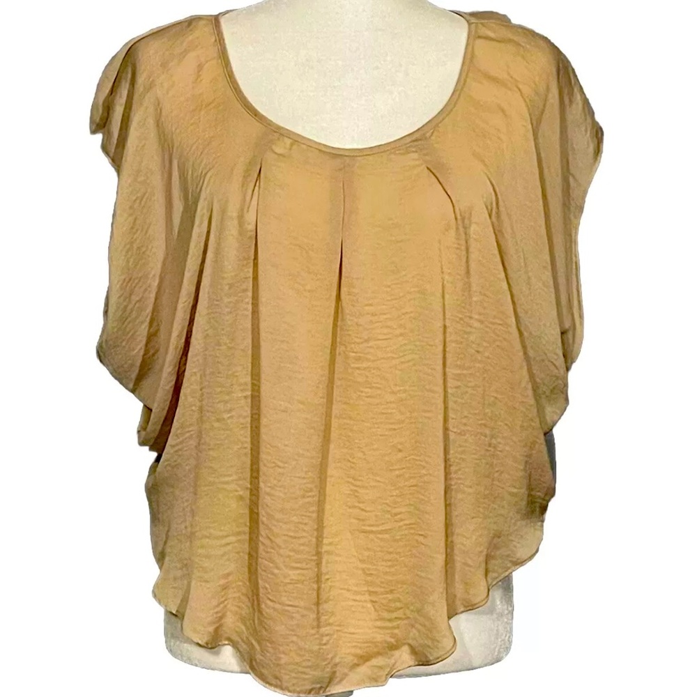 B.WEAR Size SMALL Champagne
SHORT Asymmetrical OVERSIZED
BLOUSE Semi-sheer NWT